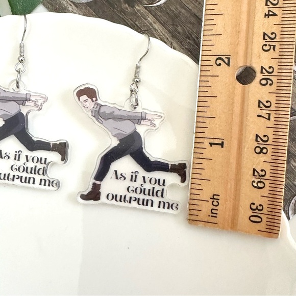 2/$30🌵 Twilight Edward Cullen Acrylic Earrings As If You Could Outrun Me NEW - Picture 5 of 7